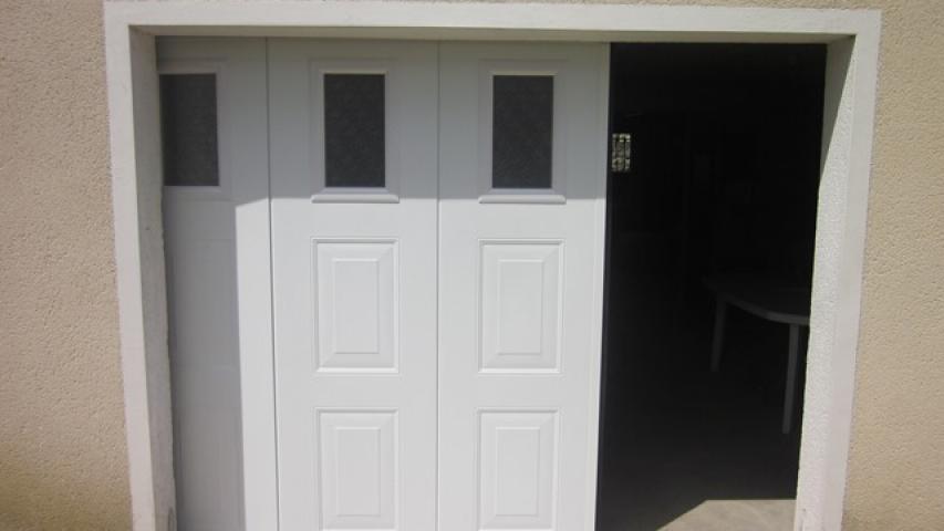 Porte de garage latérale - Isolation Service