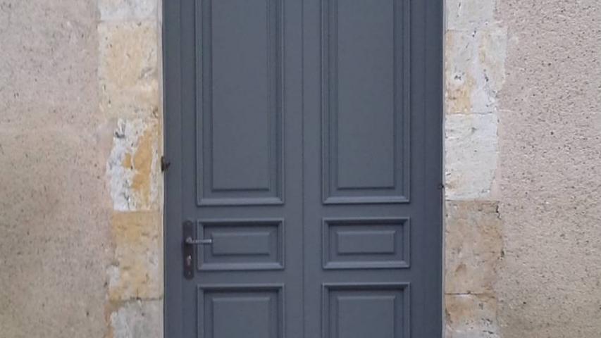 Porte bois pleine avec imposte vitrée - Isolation Service