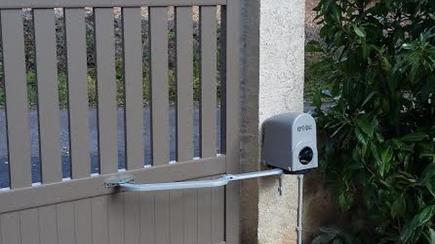 Motorisation FAAC à bras - Isolation Service