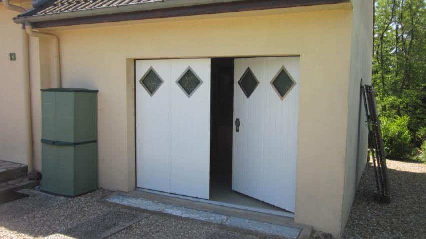 Porte battante 2 vantaux - Isolation Service