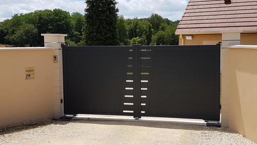 Portail Alu de chez Cadiou - Isolation Service