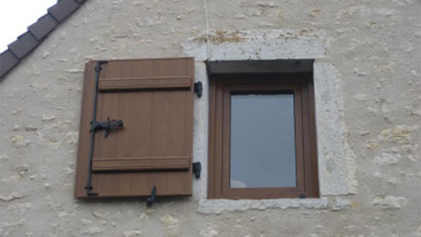 Volet PVC plaxé ton bois - Isolation Service