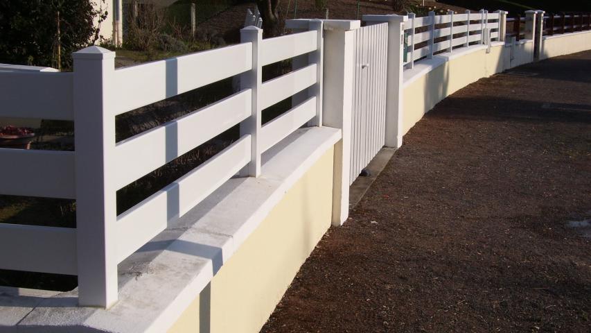 clôture PVC 3 lisses horizontales - Isolation Service