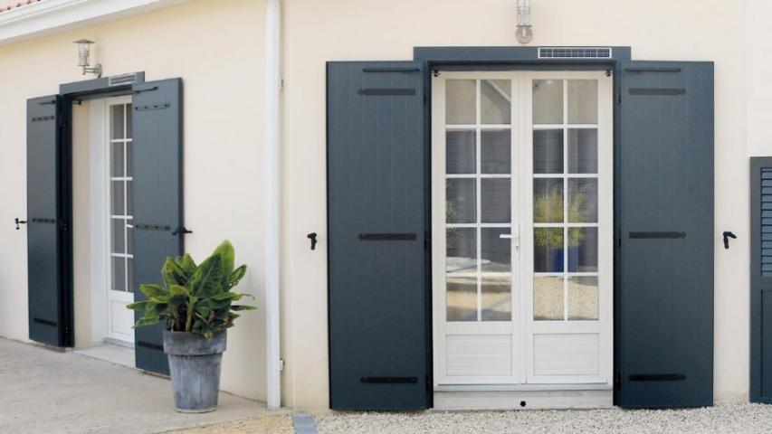 Cadre réno avec motorisation solaire intégrée