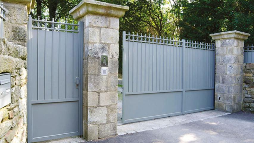 Portail Aluminium Plein